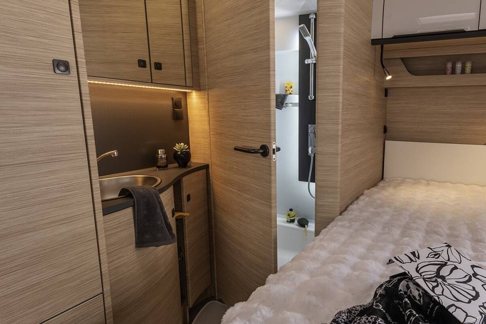 csm_Fendt-Caravan_TiffanyS_Cabinet-de-toilette01_1167f83890